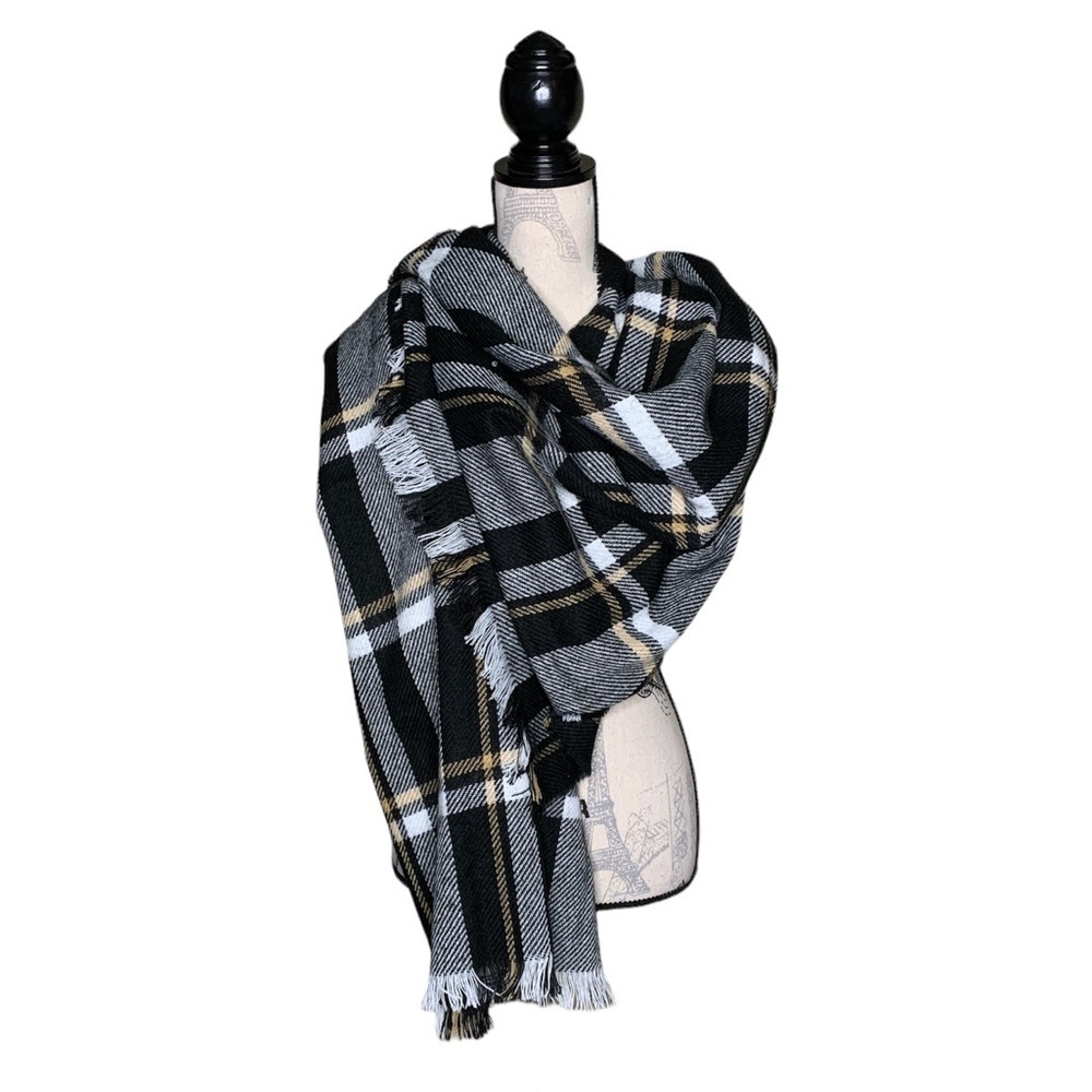 Suzy Shier oversized plaid scarf‎
